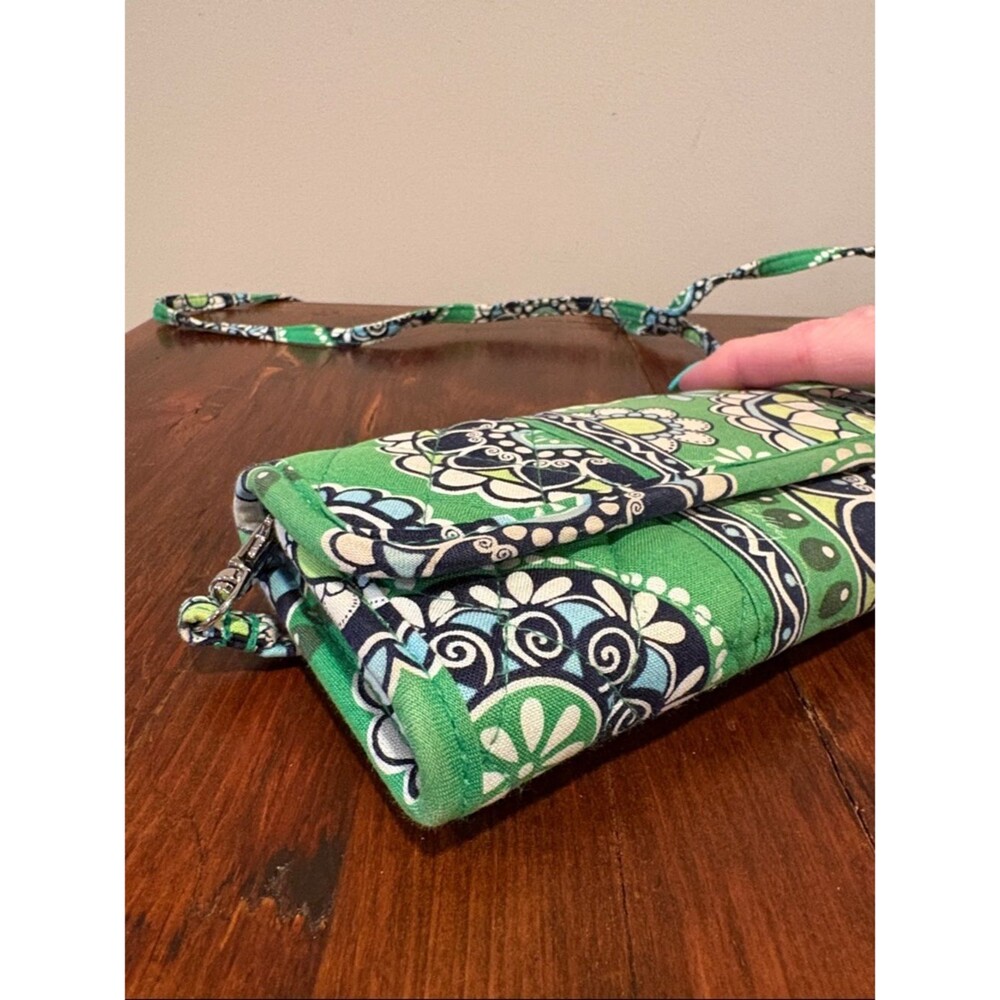 VERA BRADLEY Sleek Wallet Crossbody Cupcake Green 10613-021 - Picture 12 of 12